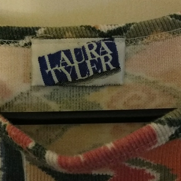 Multi patterned top - Picture 4 of 5